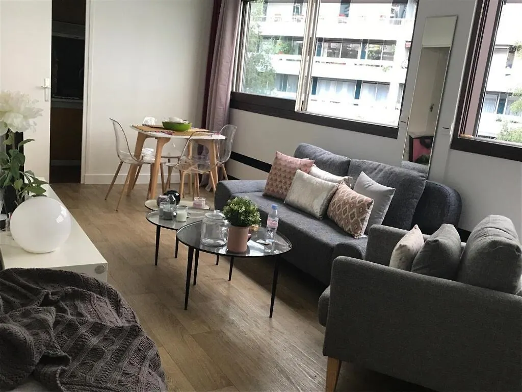 Grand Studio Fonctionnel, Calme Et Ensoleille Paris